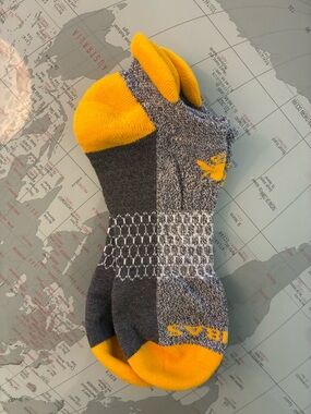 Bombas Men's Grey and Yellow No-Show Athletic Socks Size Large. New